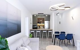H&O Diamond Complex Sea View Apartment